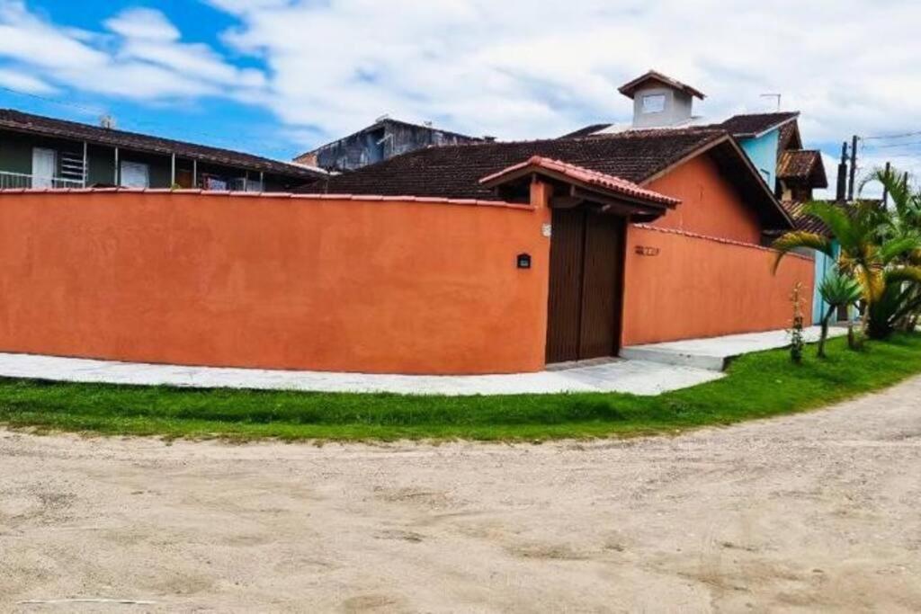 Casa Perto Da Praia Com Churras, Garagem E Wi-fi