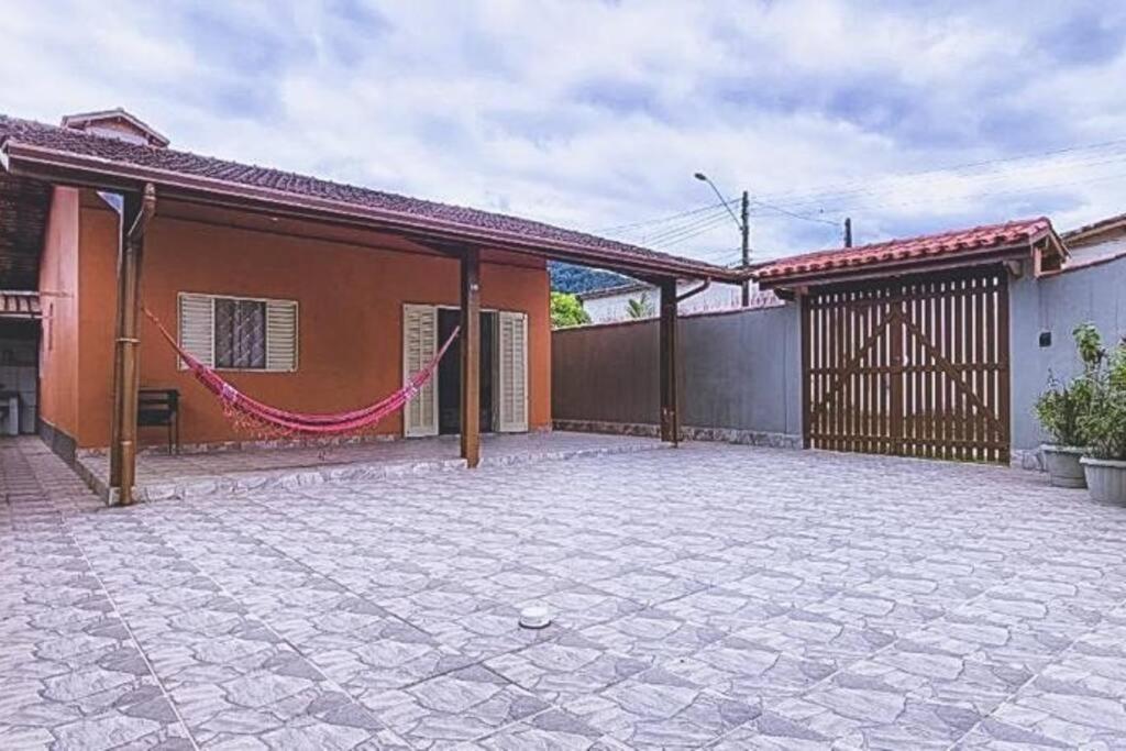 Casa de férias Casa Perto Da Praia Com Churras, Garagem E Wi-fi Ubatuba